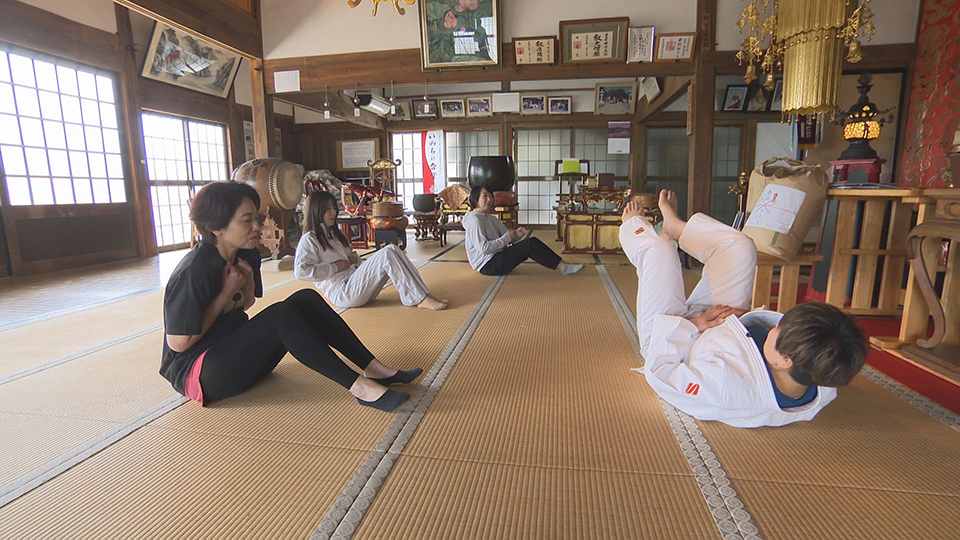 韮崎市蓮照寺　女性住職